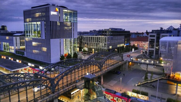 g4226772641d3e00e886e5ebf5bdb09355fb92f6f054bf5e4427d23ddb4e0abac4e6b7808cdbf48533e876eebec6615cf2723c40129eff9062f40df1c5436125e_1280